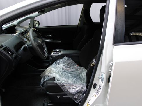 Used 2017 Toyota Prius V Three FWD image 35