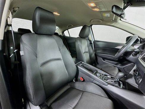 Used 2018 MAZDA MAZDA3 Sport image 26