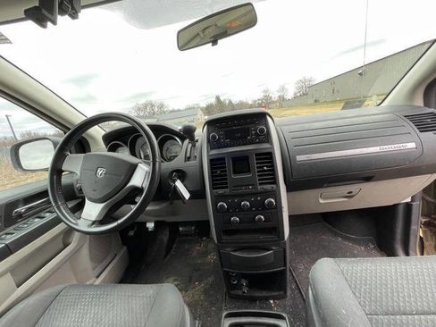 Used 2010 Dodge Grand Caravan Hero image 33