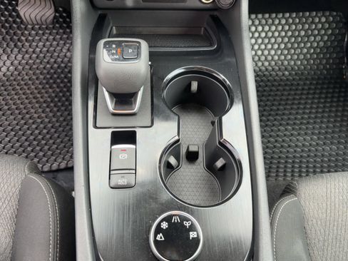 Used 2025 Nissan Rogue SV image 28