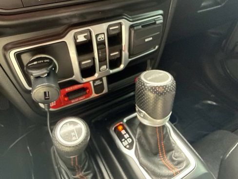 Used 2021 Jeep Gladiator Mojave w/ Cold Weather Group AWD/4WD image 19