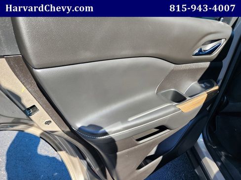 Used 2023 GMC Acadia SLE image 35