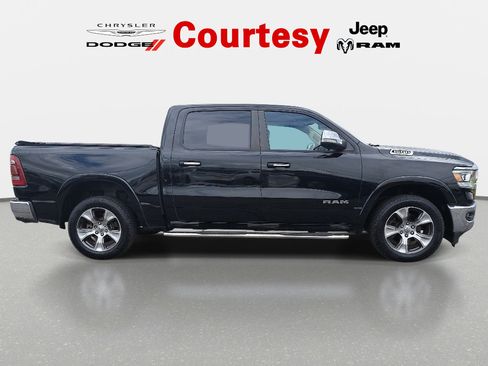 Used 2019 RAM 1500 Laramie AWD/4WD image 2