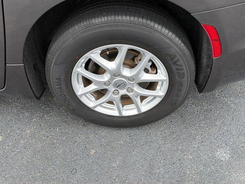 Used 2023 Chrysler Pacifica Touring-L FWD image 34