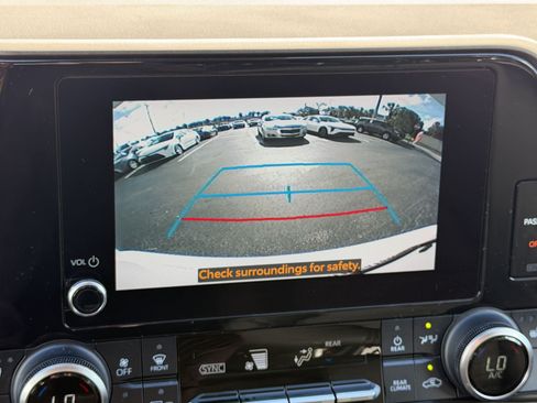 Used 2023 Toyota Highlander XLE AWD/4WD image 20