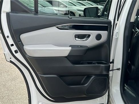 Used 2025 Honda Pilot Touring image 23