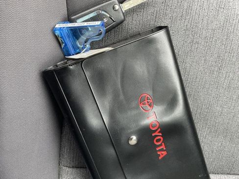 Used 2020 Toyota Camry LE image 13