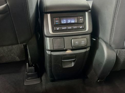 Used 2022 Subaru Ascent Limited w/ Technology Package AWD/4WD image 27