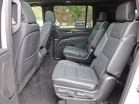 Certified 2023 Cadillac Escalade ESV Premium Luxury image 23