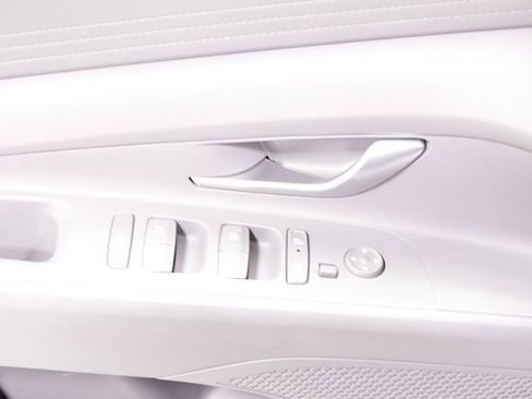 Used 2024 Hyundai Elantra SEL image 21