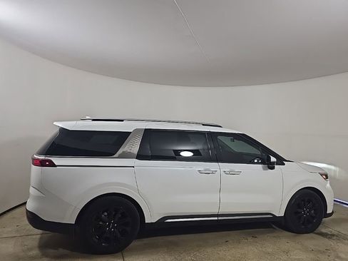 Used 2023 Kia Carnival SX image 5