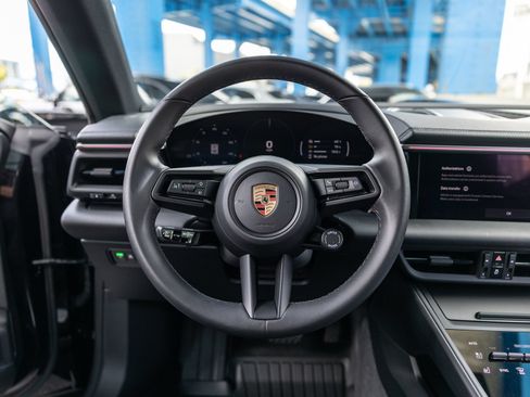 Certified 2025 Porsche Macan Electric RWD image 6