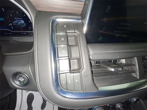 Used 2023 Chevrolet Suburban LT image 20