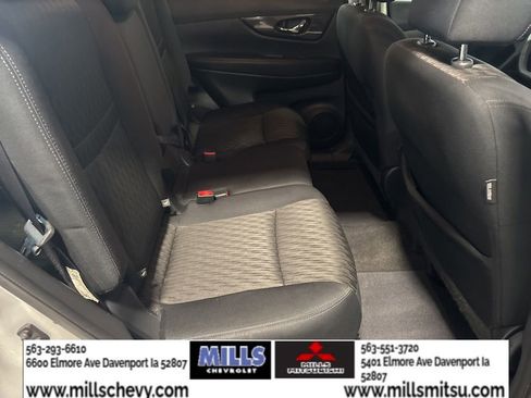 Used 2017 Nissan Rogue SV w/ SV Premium Package image 16