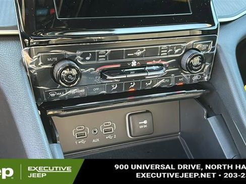 New 2025 Jeep Grand Cherokee Laredo X w/ Luxury Tech Group I image 18