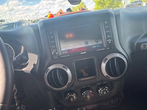 Used 2016 Jeep Wrangler Sport AWD/4WD image 12