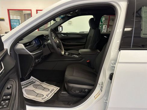 New 2025 Jeep Grand Cherokee Laredo X w/ Luxury Tech Group I AWD/4WD image 7