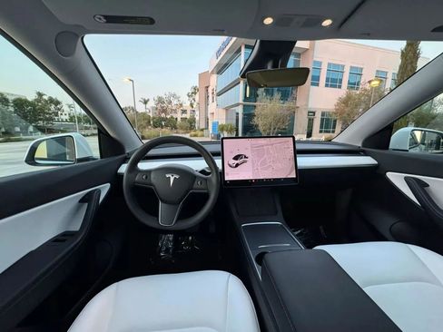 Used 2021 Tesla Model Y Long Range AWD/4WD image 11