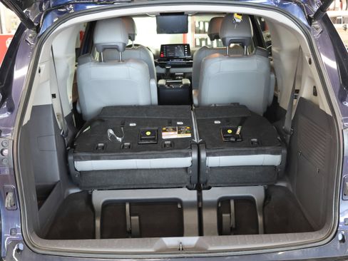 Used 2023 Toyota Sienna Limited AWD/4WD image 7