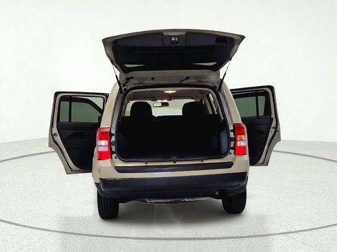 Used 2017 Jeep Patriot Sport FWD image 31