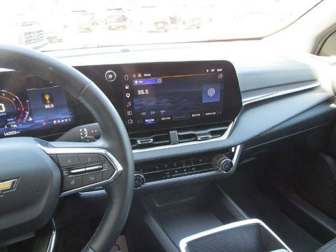 Used 2026 Chevrolet Equinox LT AWD/4WD image 26