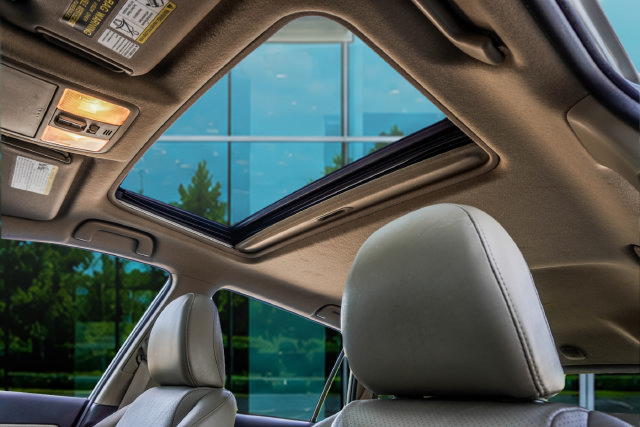 Used 2011 Toyota RAV4 Limited w/ Limited Extra Value Pkg FWD image 16