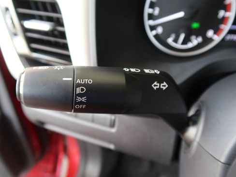 Used 2022 Nissan Rogue SV AWD/4WD image 29