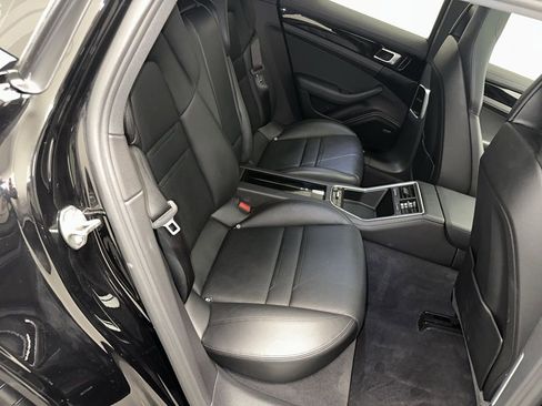 Used 2018 Porsche Panamera 4 image 11
