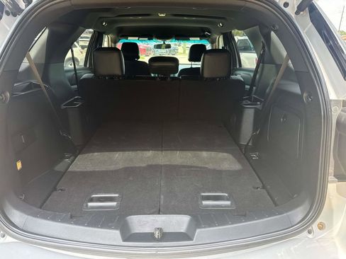 Used 2016 Ford Explorer XLT w/ Equipment Group 202A FWD image 10