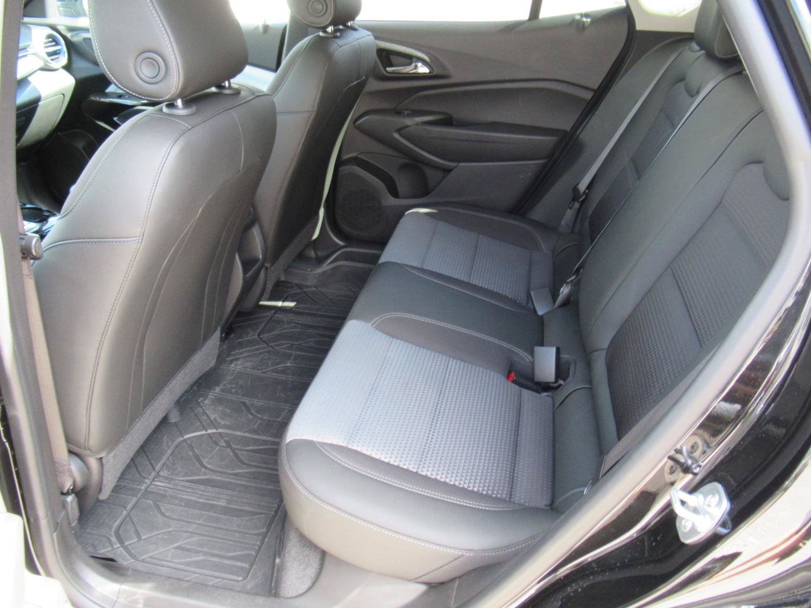 Used 2025 Chevrolet Trax LT w/ Driver Confidence Package FWD image 33