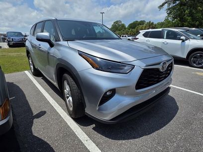 Used 2023 Toyota Highlander LE