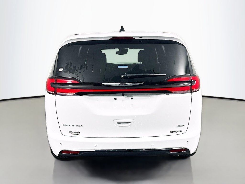New 2026 Chrysler Pacifica Select AWD/4WD image 6
