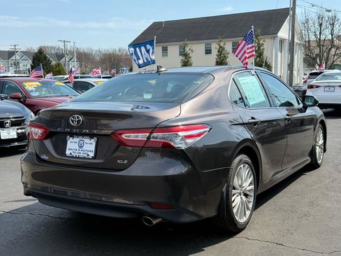 Used 2019 Toyota Camry XLE image 6