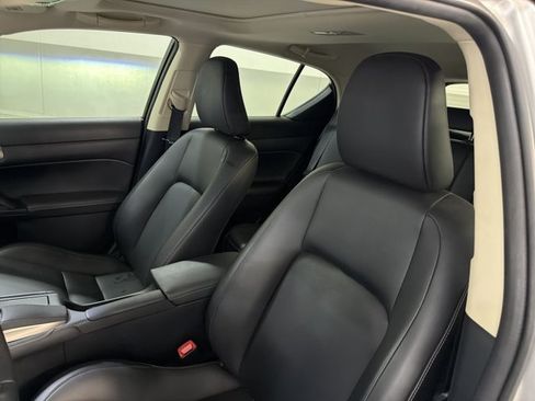 Used 2015 Lexus CT 200h w/ Navigation Package FWD image 5