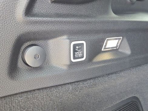 New 2025 Jeep Grand Cherokee L Overland image 18