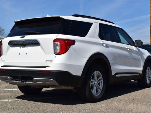 Used 2023 Ford Explorer XLT w/ Equipment Group 202A image 5