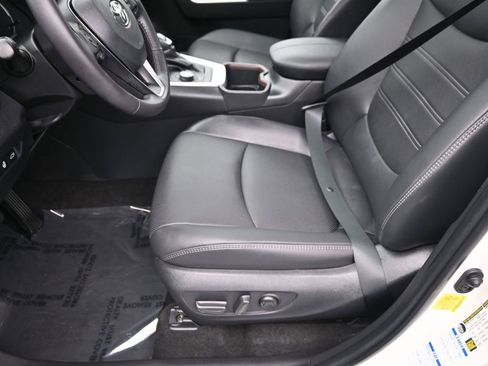 Used 2022 Toyota RAV4 Limited image 13