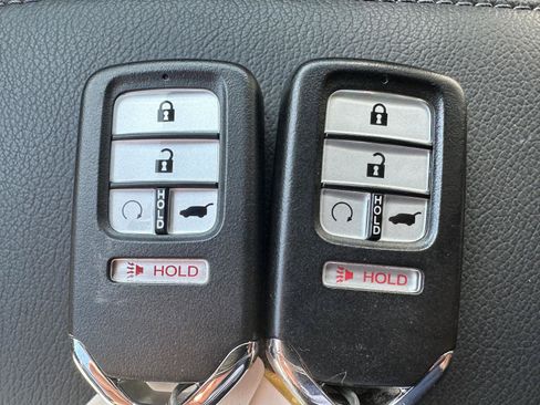 Used 2020 Honda CR-V Touring image 14