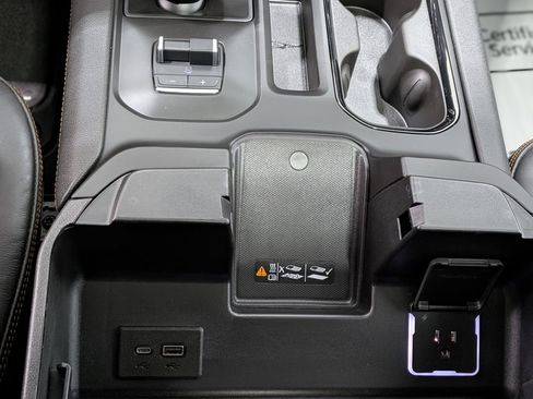 Used 2024 GMC Sierra 1500 AT4 w/ Technology Package AWD/4WD image 7
