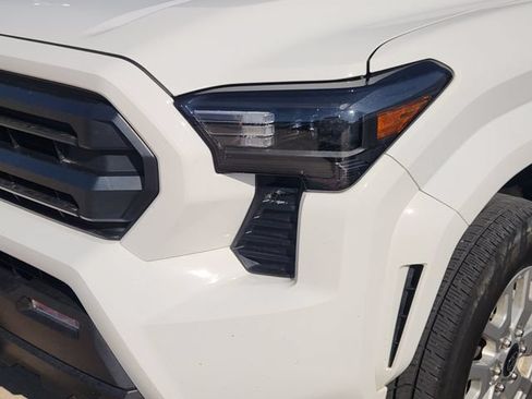 Used 2025 Toyota Tacoma SR5 AWD/4WD image 9