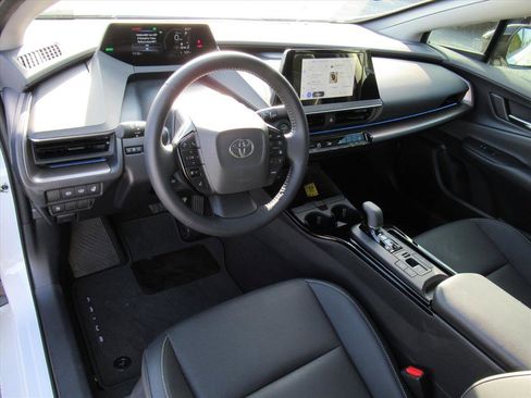 Used 2025 Toyota Prius XLE image 14