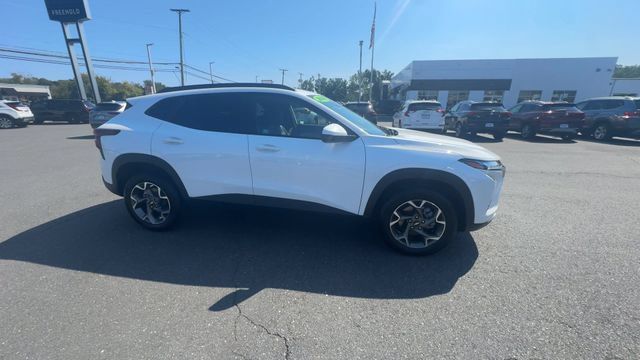 Used 2025 Chevrolet Trax LT w/ Driver Confidence Package FWD image 9