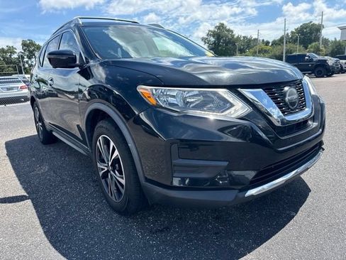Used 2019 Nissan Rogue SV w/ Premium Package FWD image 3