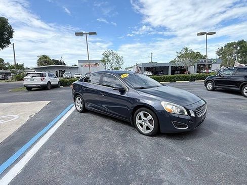 Used 2012 Volvo S60 T5 FWD image 2