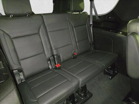 Used 2022 Chevrolet Suburban LT AWD/4WD image 12