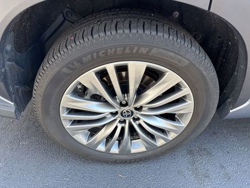 Used 2021 Toyota Highlander Platinum image 19