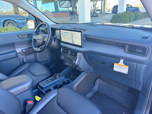 New 2025 Ford Maverick Lariat w/ Black Appearance Package image 29