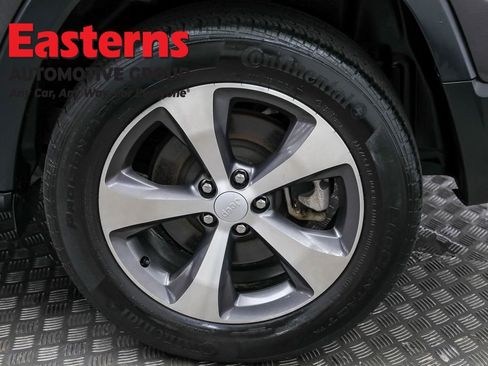 Used 2021 Jeep Cherokee Limited image 31