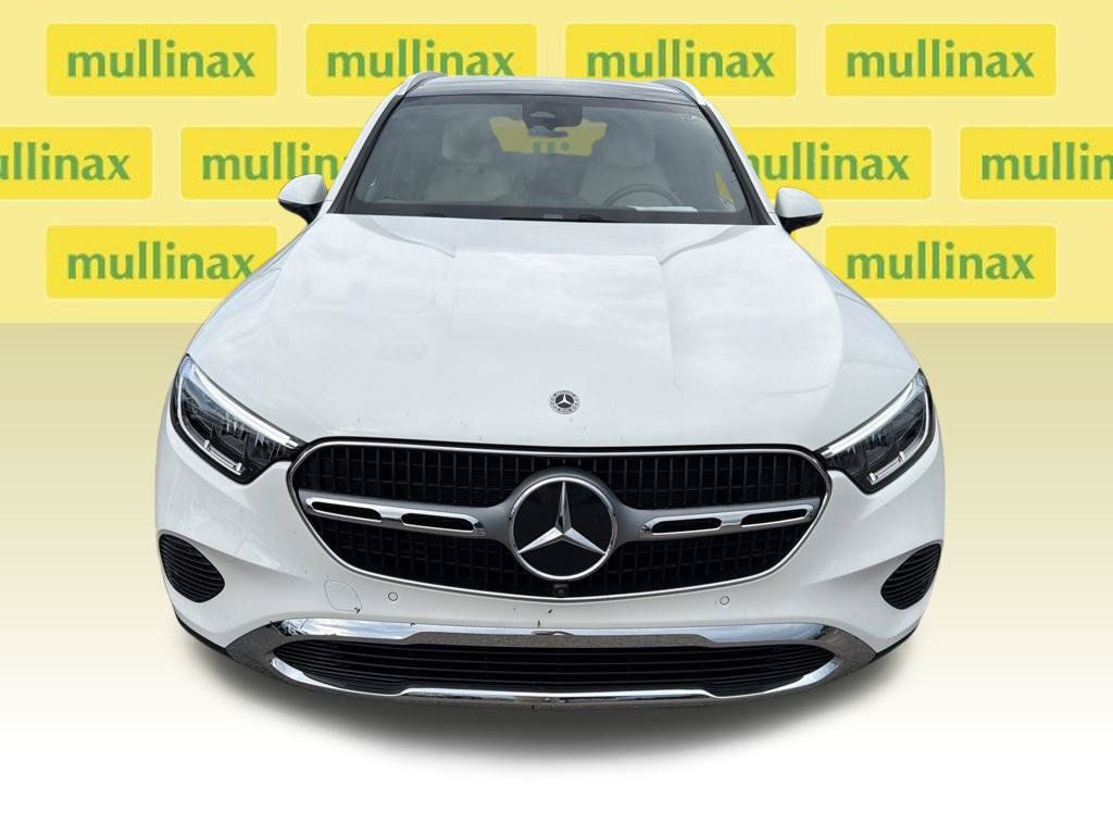 Used 2025 Mercedes-Benz GLC 300 image 3