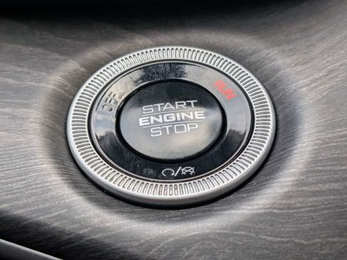 Used 2024 Jeep Grand Cherokee L Limited AWD/4WD image 31
